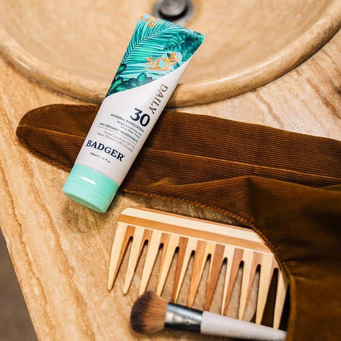 Badger Mineral Daily Sunscreen with Zinc Oxide, SPF 30, Lightweight & Easy to Apply w/No White Cast, Moisturizing Organic Sunscreen, Reef Safe, Vegan, Unscented, 4 fl oz, 2-Pack