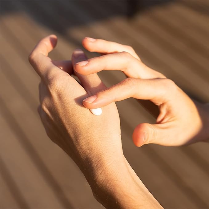 Panier des Sens Almond Hand Cream - Nourishing Shea Butter Hand Cream for Dry Cracked Hands 97% Natural Ingredients - Dermatologically Tested Hand Lotion for Woman Made in France, 2.5 fl oz