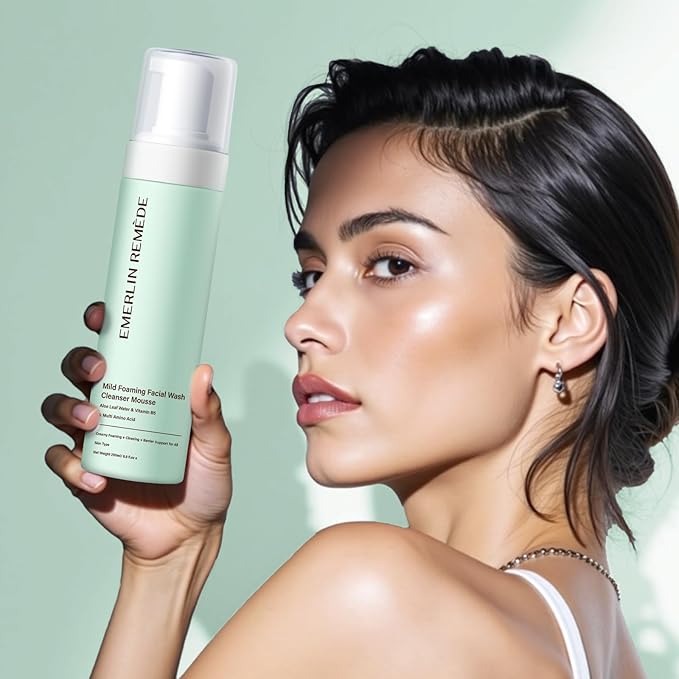 Mild Foaming Facial Wash Cleanser Mousse with Aloe Leaf Water, Amino Acids & Vitamin B5, Gentle Hydrating Face Wash for All Skin Types, 200ml