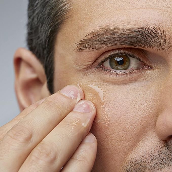 Gentlehomme - Vitamin C Face Serum - Men’s Facial Serum - With 20% Vitamin C, Hyaluronic Acid & Vitamin E - Helps Brighten, Revive & Soften Skin - Day & Night Serum - All Skin Types - Vegan - 1oz