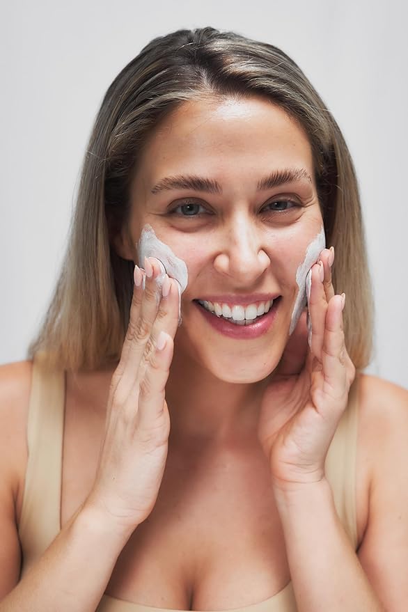 Hydrating Facial Cleanser – Gentle Foaming Wash with Glycerin, Chamomile & Green Tea for Soft, Calm, Radiant Skin – Removes Impurities Without Stripping Oils